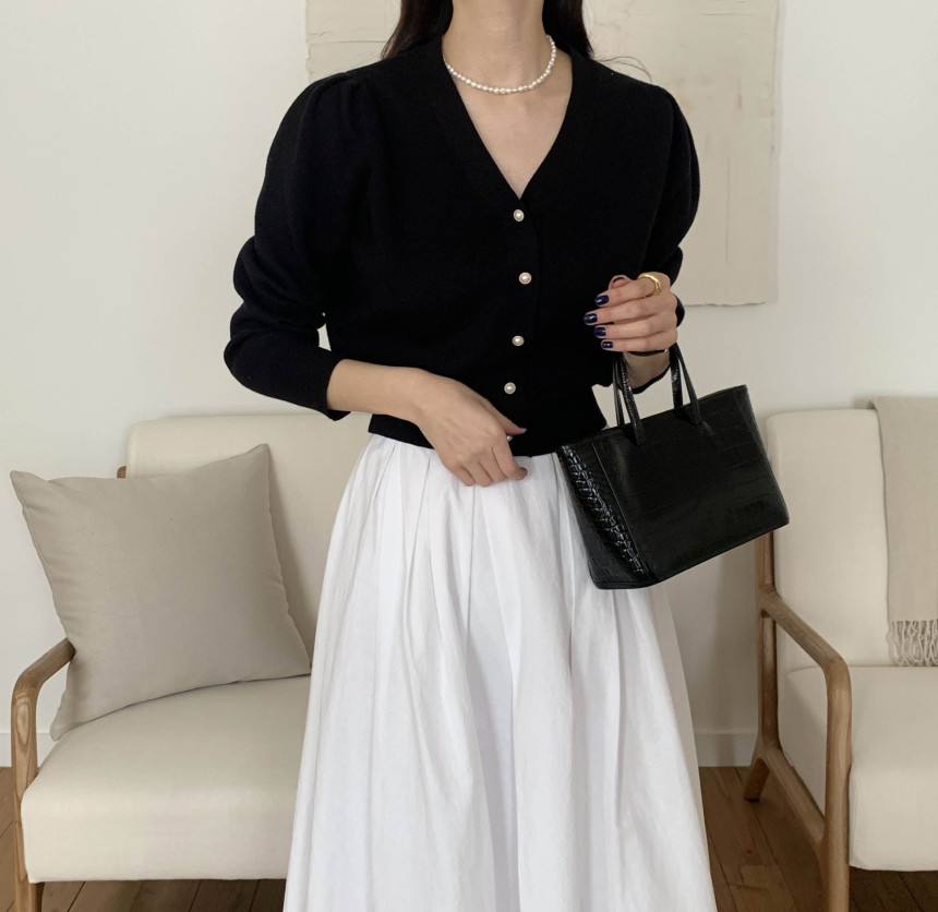 [단독] 라미르 가을 브이넥 진주버튼 퍼프 브이넥 간절기 파스텔 루즈핏 가디건 상세 이미지 8