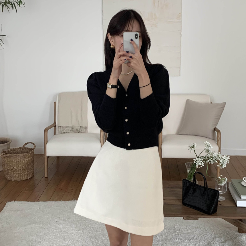 [단독] 라미르 가을 브이넥 진주버튼 퍼프 브이넥 간절기 파스텔 루즈핏 가디건 상세 이미지 11