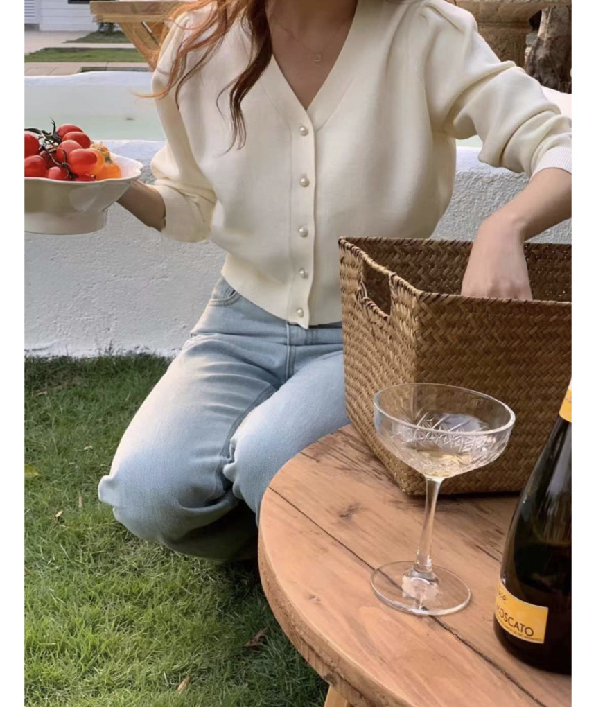 [단독] 라미르 가을 브이넥 진주버튼 퍼프 브이넥 간절기 파스텔 루즈핏 가디건 상세 이미지 101