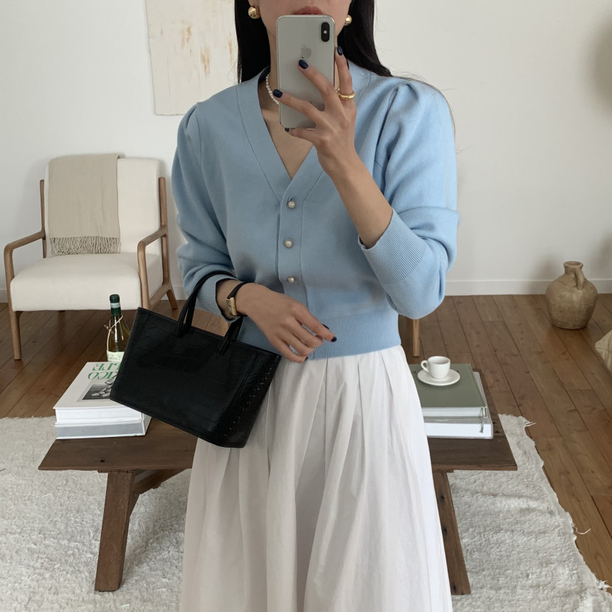 [단독] 라미르 가을 브이넥 진주버튼 퍼프 브이넥 간절기 파스텔 루즈핏 가디건 상세 이미지 90