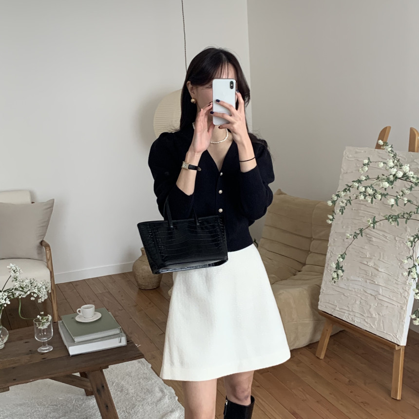 [단독] 라미르 가을 브이넥 진주버튼 퍼프 브이넥 간절기 파스텔 루즈핏 가디건 상세 이미지 30