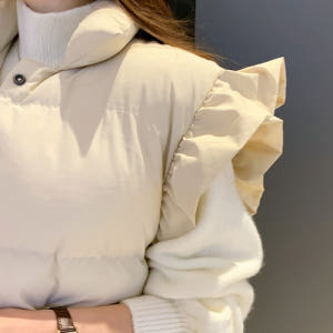 하이넥패딩조끼 오버핏 루즈핏 웰론 패딩조끼 프릴 베스트 착용 후기 | 사이즈/핏 총정리 - 상품 이미지 3