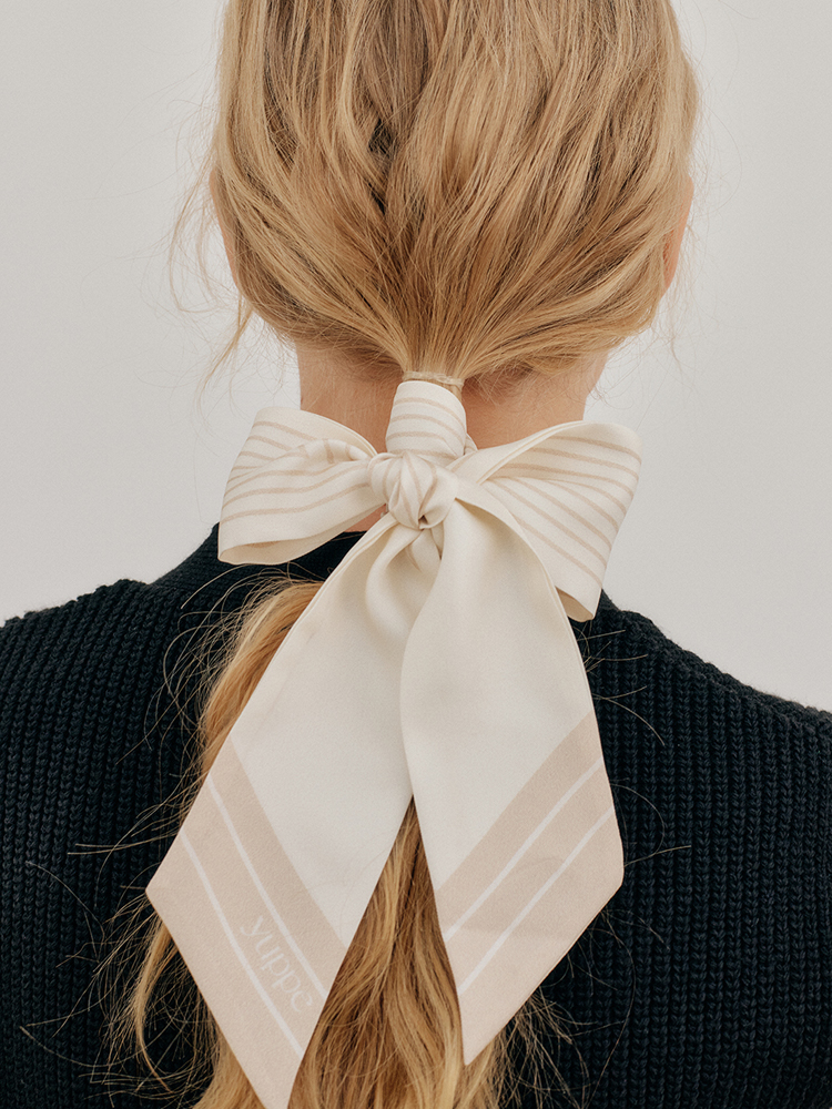 SQUARE TWILLY SCARF_BEIGE - 메인 이미지