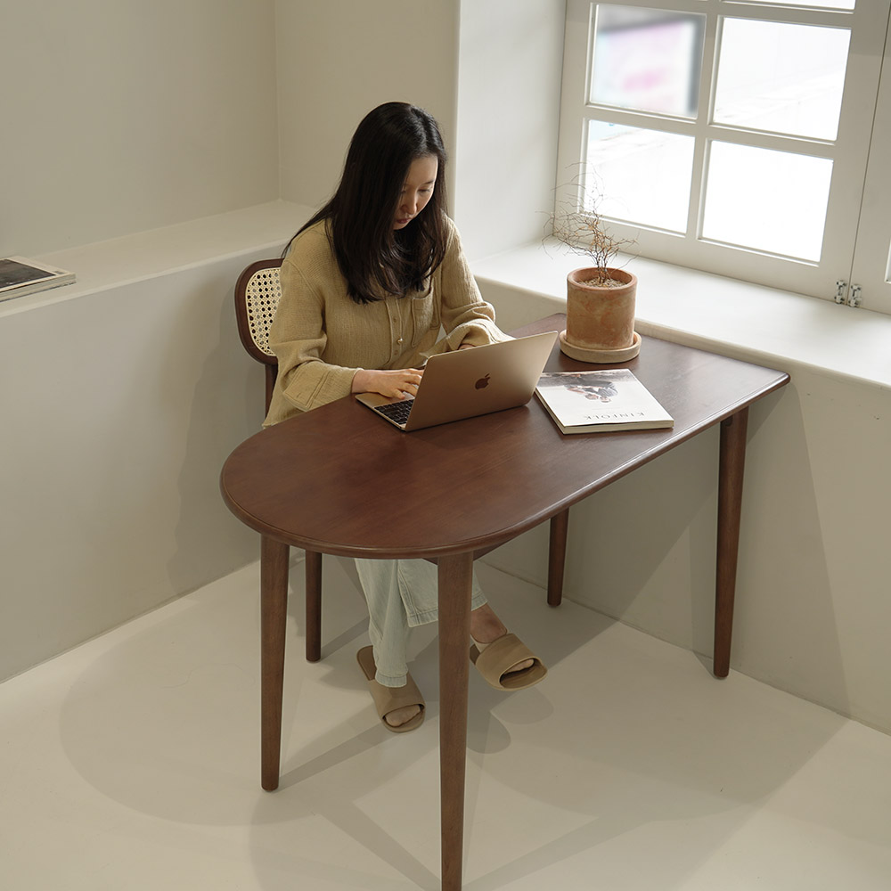 자야캠핑 포르보 월넛 원목 반타원형 2인 4인 식탁 카페 테이블 1200