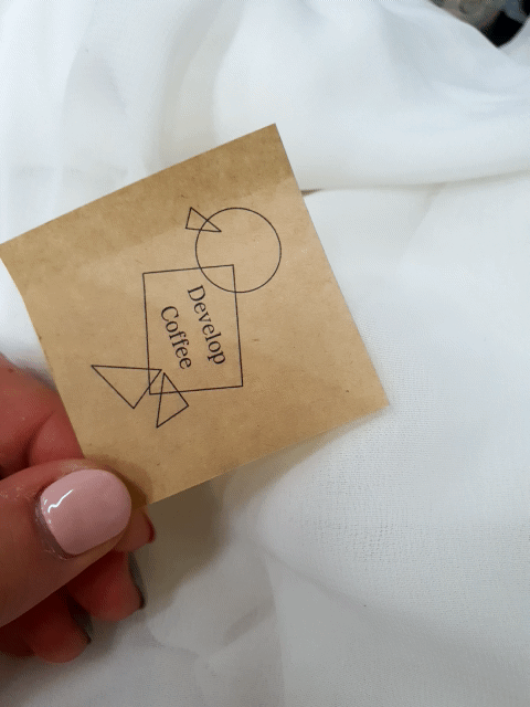 스티커 제작 주문 소량 로고 라벨 투명 유포지 방수 홀로그램 원형 도무송 사각 인쇄샘플용지