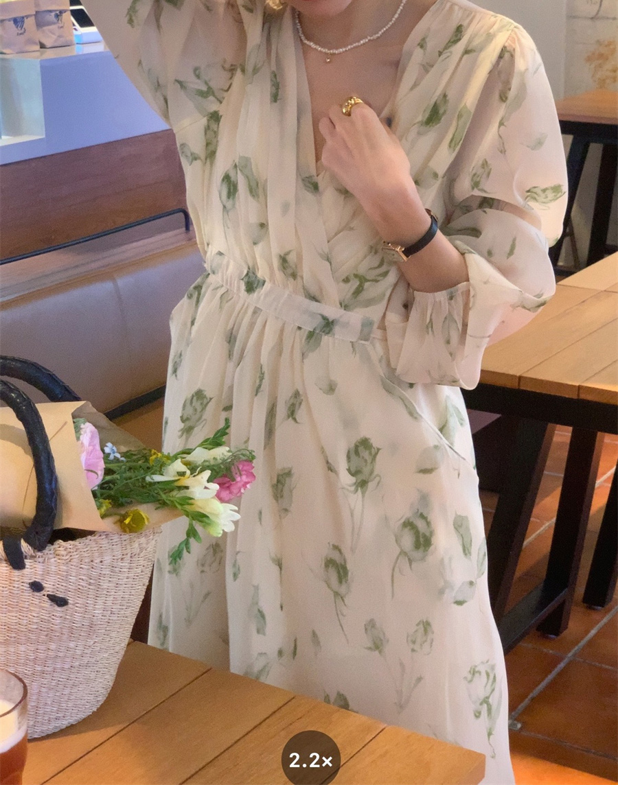 팝팝 쉬폰 루즈핏 브이넥 허리스트링 어깨 셔링 플라워 나염 맥시 롱원피스(2color) 이미지 3
