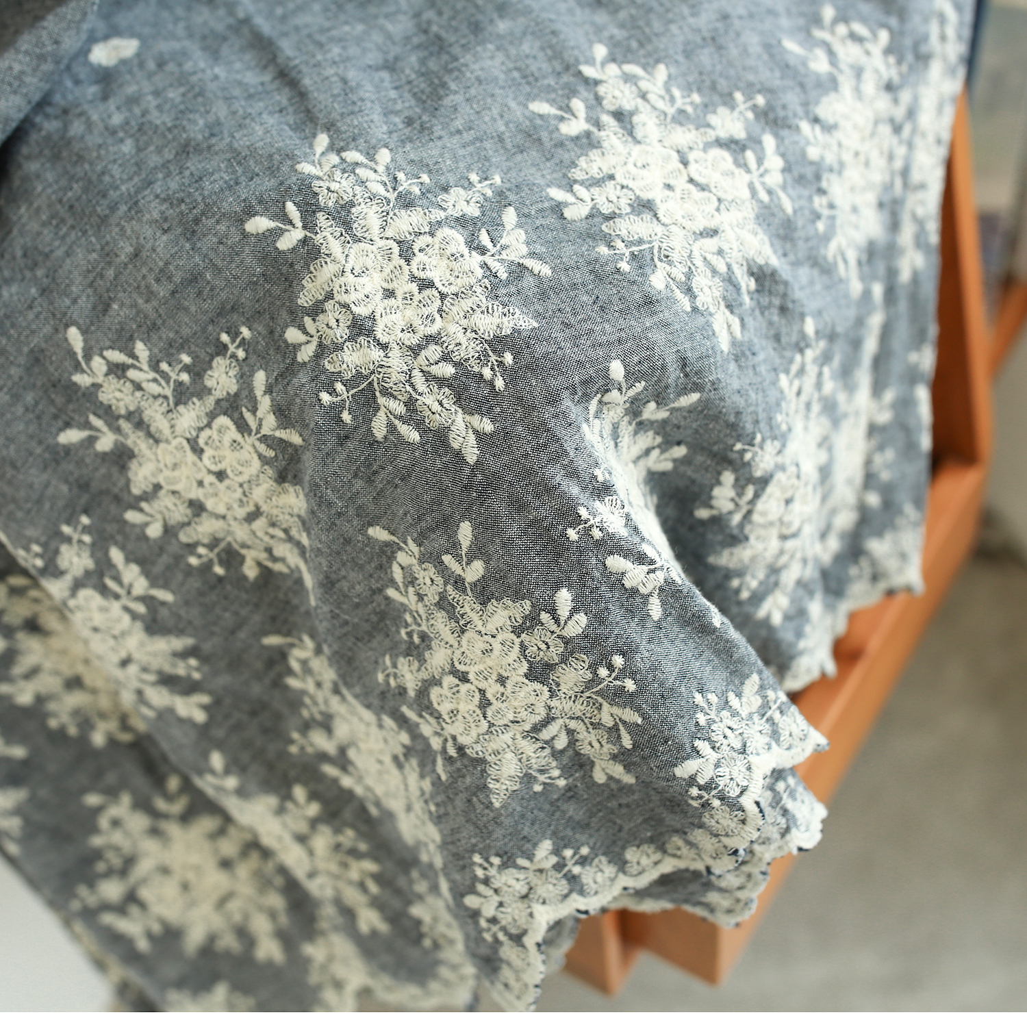 하마마스 린넨 러플 자수 H라인 원피스