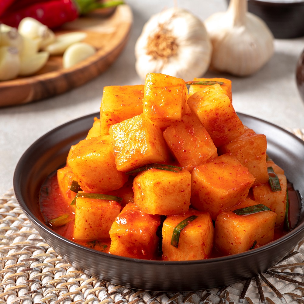 운림가 50년전통 국내산 깍두기 김치 2kg 제품 이미지