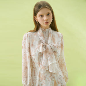ANASTASIA Mock neck Chiffon Ribbon Tie F... 착용 후기 | 사이즈/핏 총정리 - 상품 이미지 3