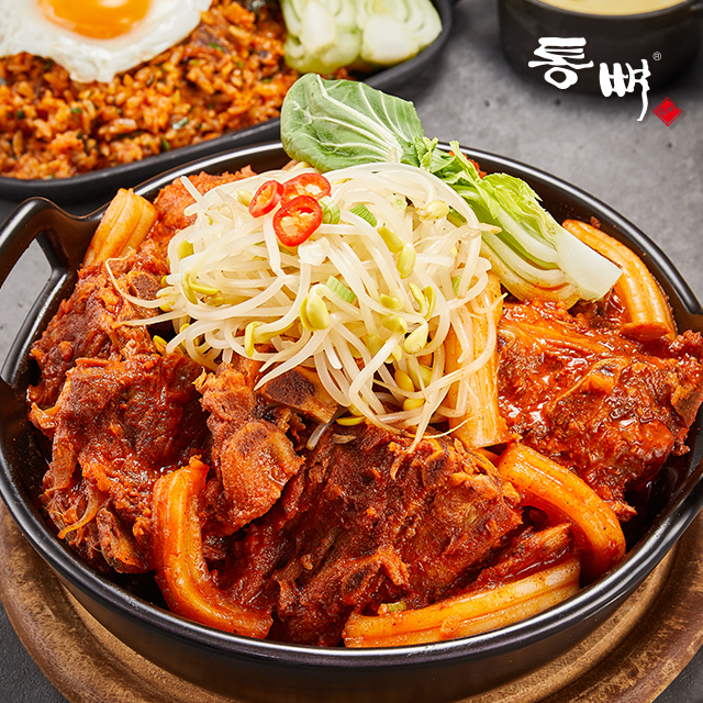 [통뼈 감자탕 뼈찜 혼합팩] 술안주부터 해장까지 칼칼한맛4팩 매운뼈찜4팩, 1kg, 8개 - 상세 이미지 4