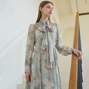 ANASTASIA Mock neck Chiffon Ribbon Tie F... 착용 후기 | 사이즈/핏 총정리 - 상품 이미지 3