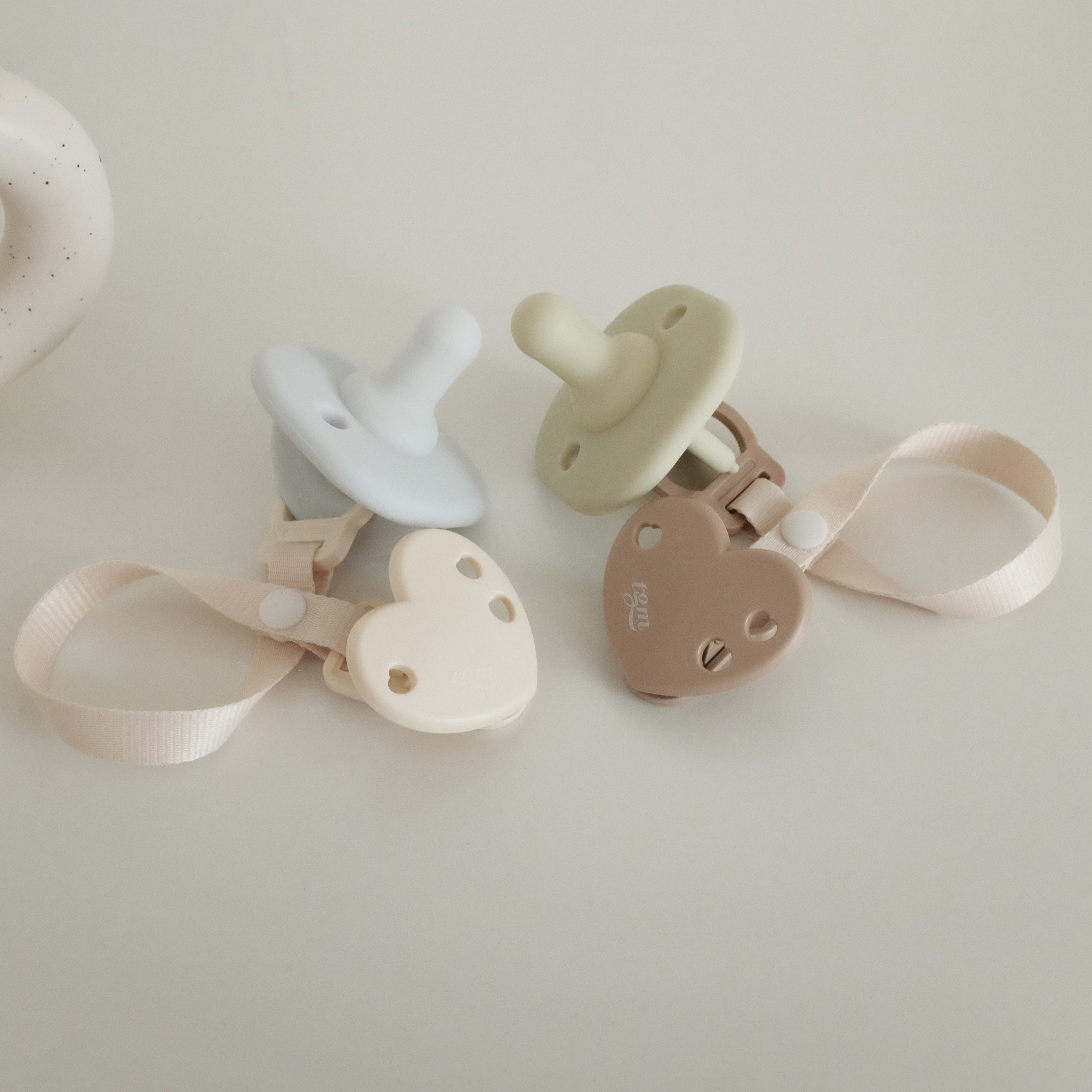 티지엠 하트 쪽쪽이클립 아기 쪽쪽이 노리개 스트랩 홀더 케이스