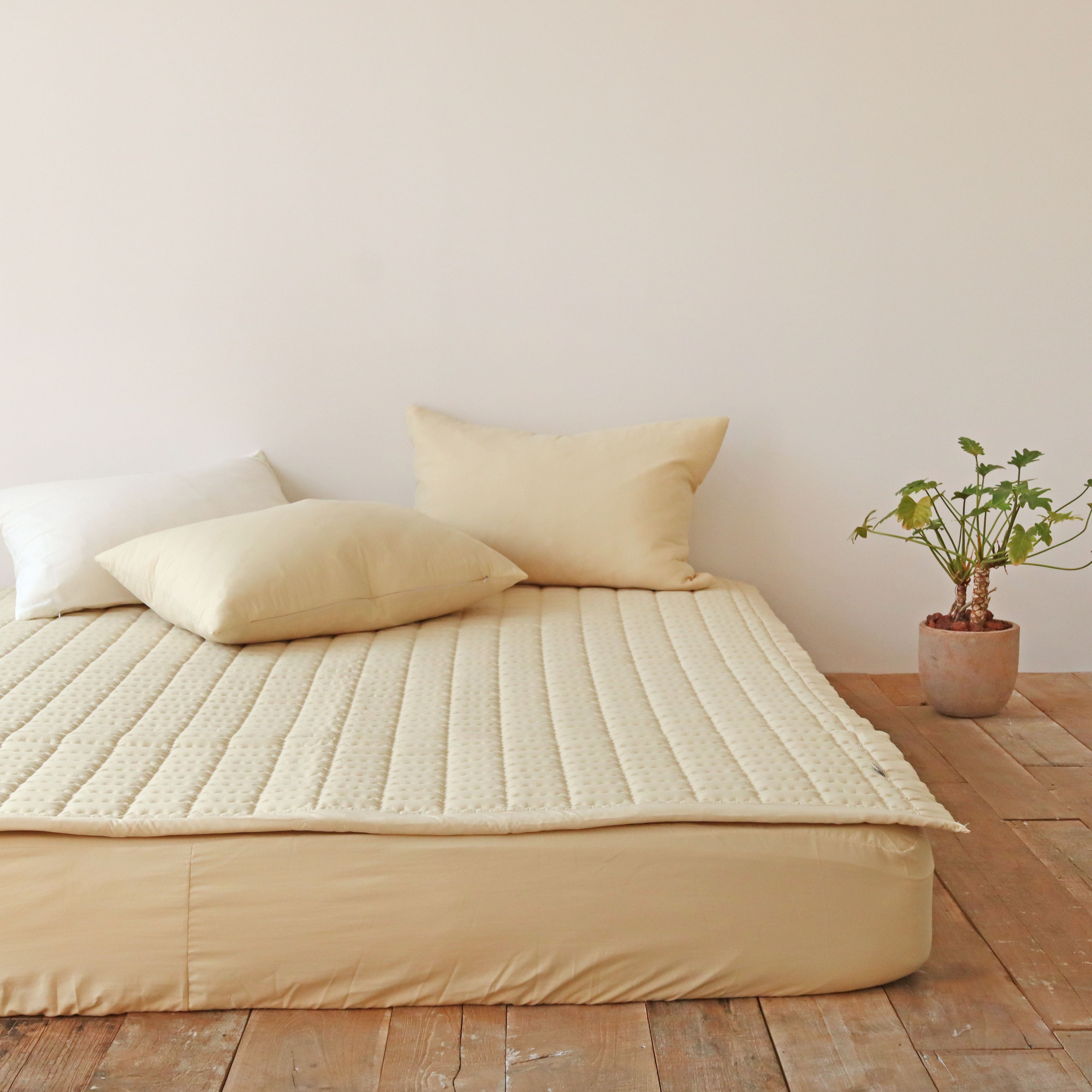 모찌 피치스킨 미끄럼방지 고정밴드 사계절 매트리스 침대 누빔 패드 Q