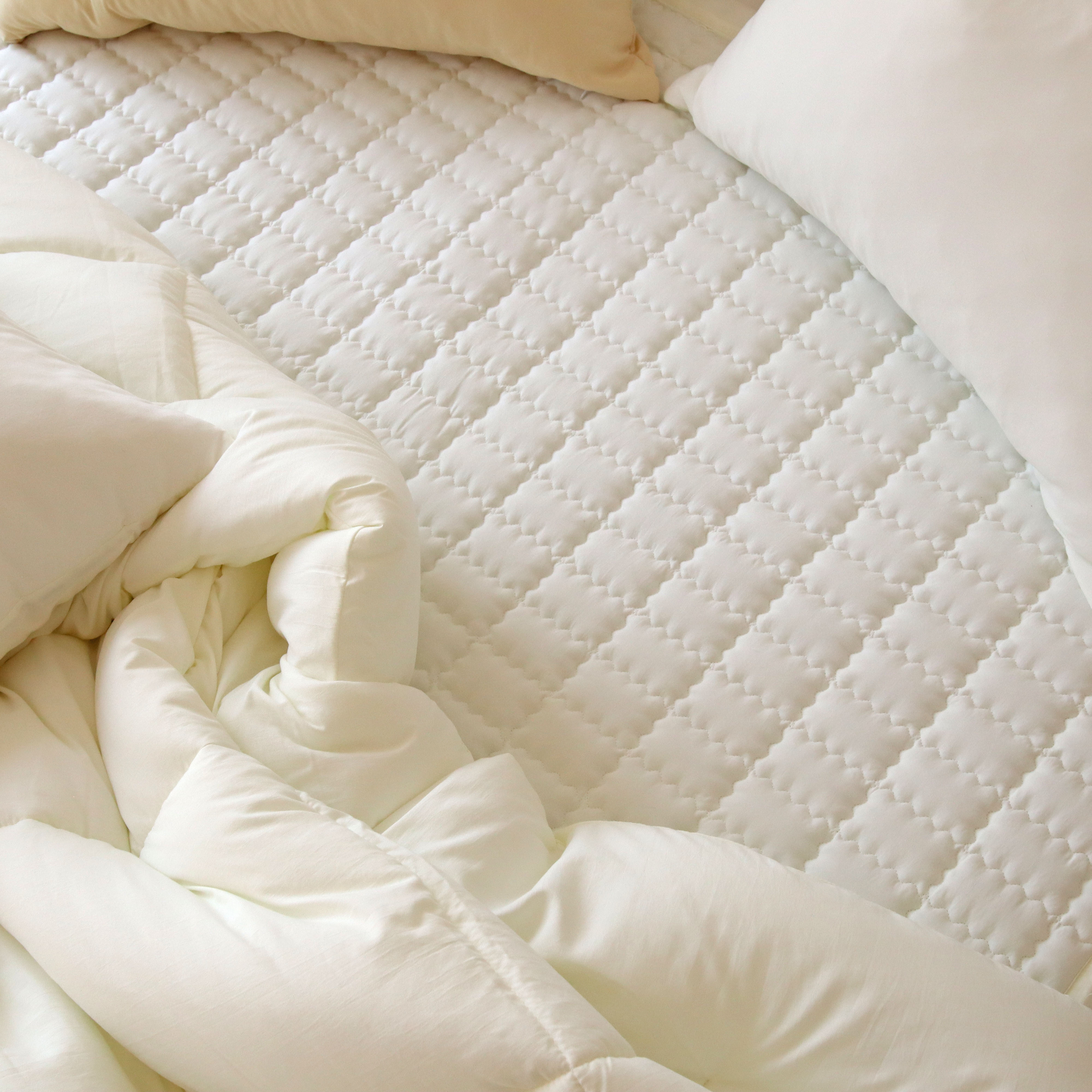 모찌 피치스킨 미끄럼방지 고정밴드 사계절 매트리스 침대 누빔 패드 Q