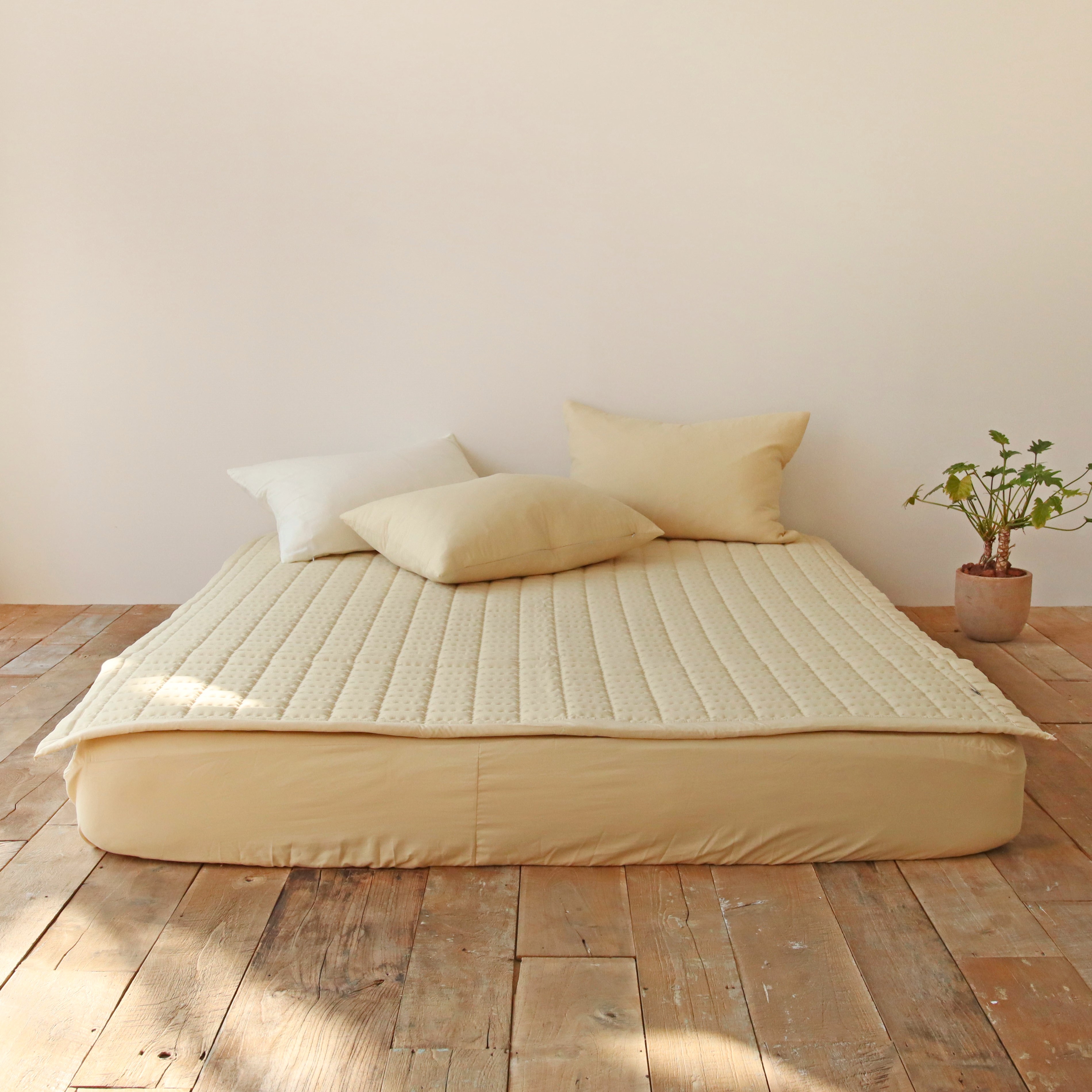 모찌 피치스킨 미끄럼방지 고정밴드 사계절 매트리스 침대 누빔 패드 Q