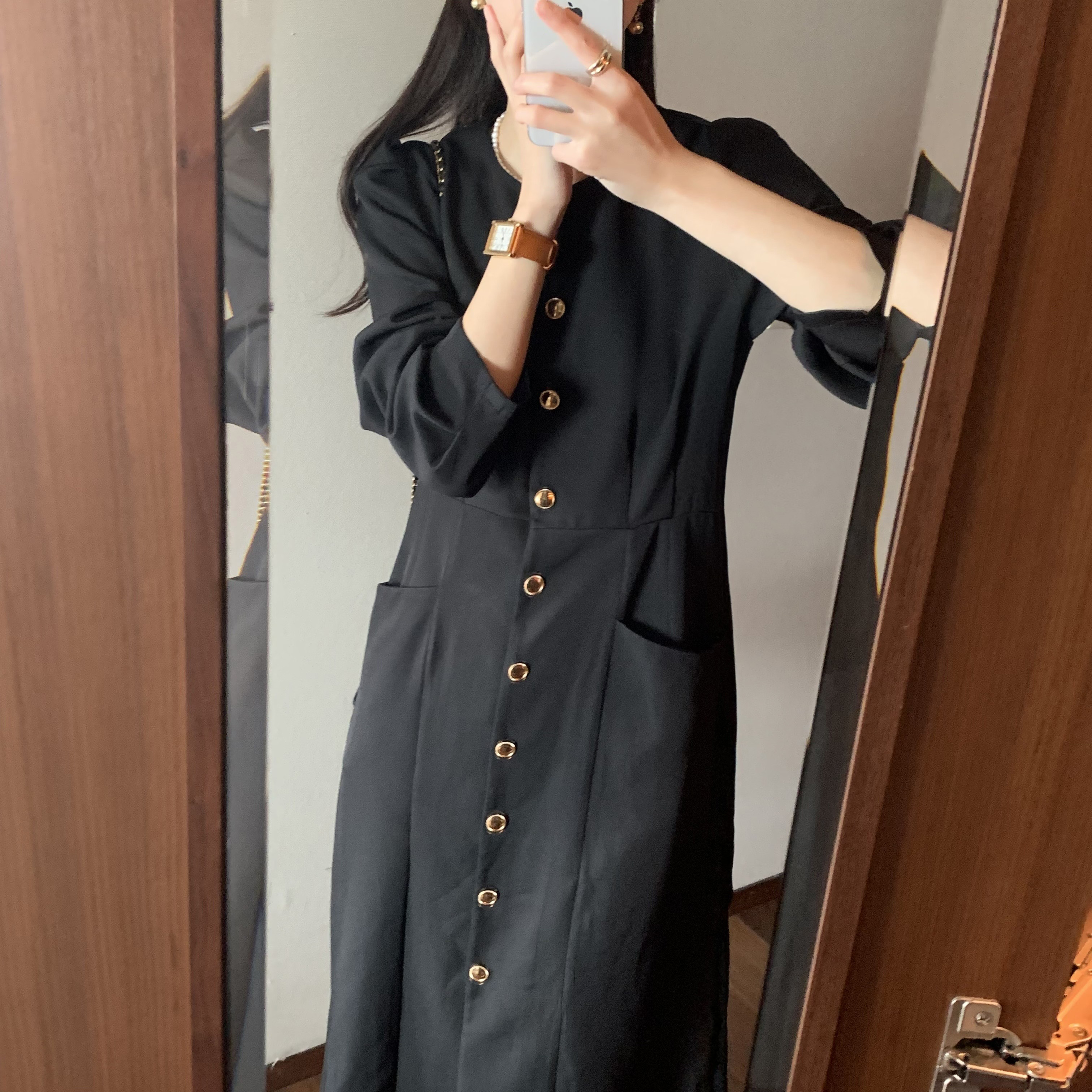 마델리 봄 여성 소매 퍼프 벌룬 골드버튼 여자 H라인 노카라 하객룩 핀턱 롱 버튼 원피스