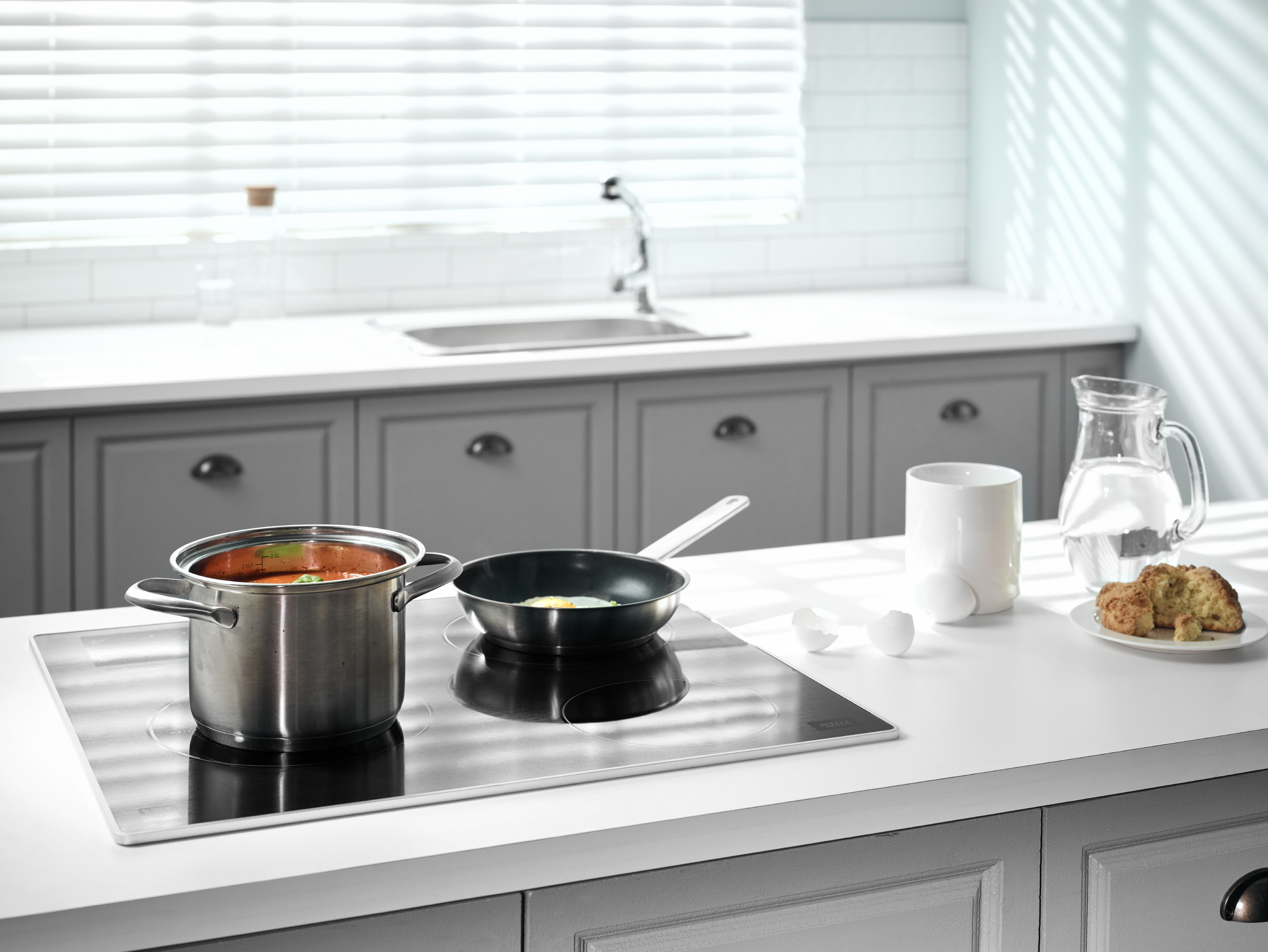 방문설치 3구 하이브리드 라디언트+인덕션 전기레인지 ERH2403DFBK