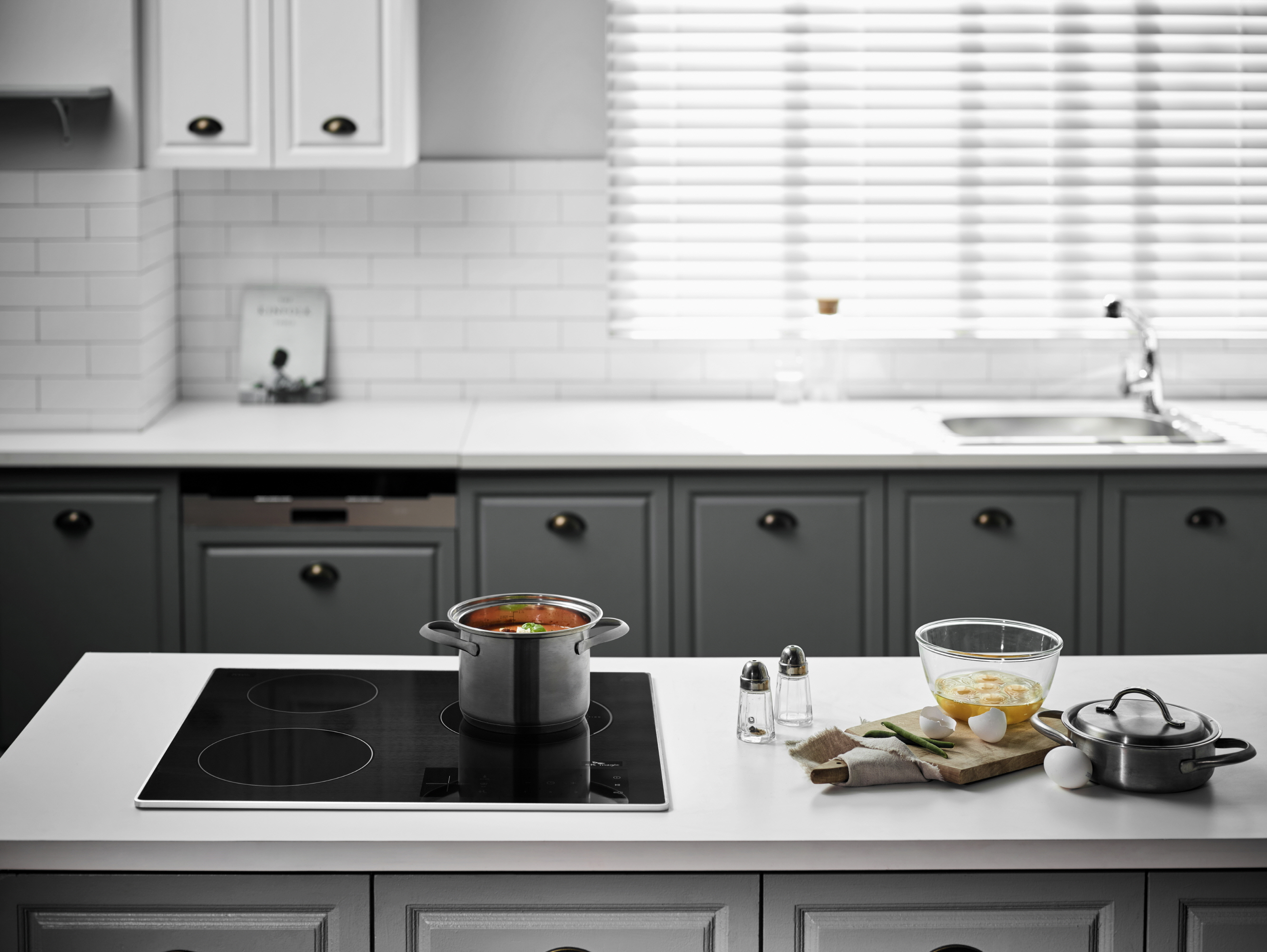 방문설치 3구 하이브리드 라디언트+인덕션 전기레인지 ERH2403DFBK