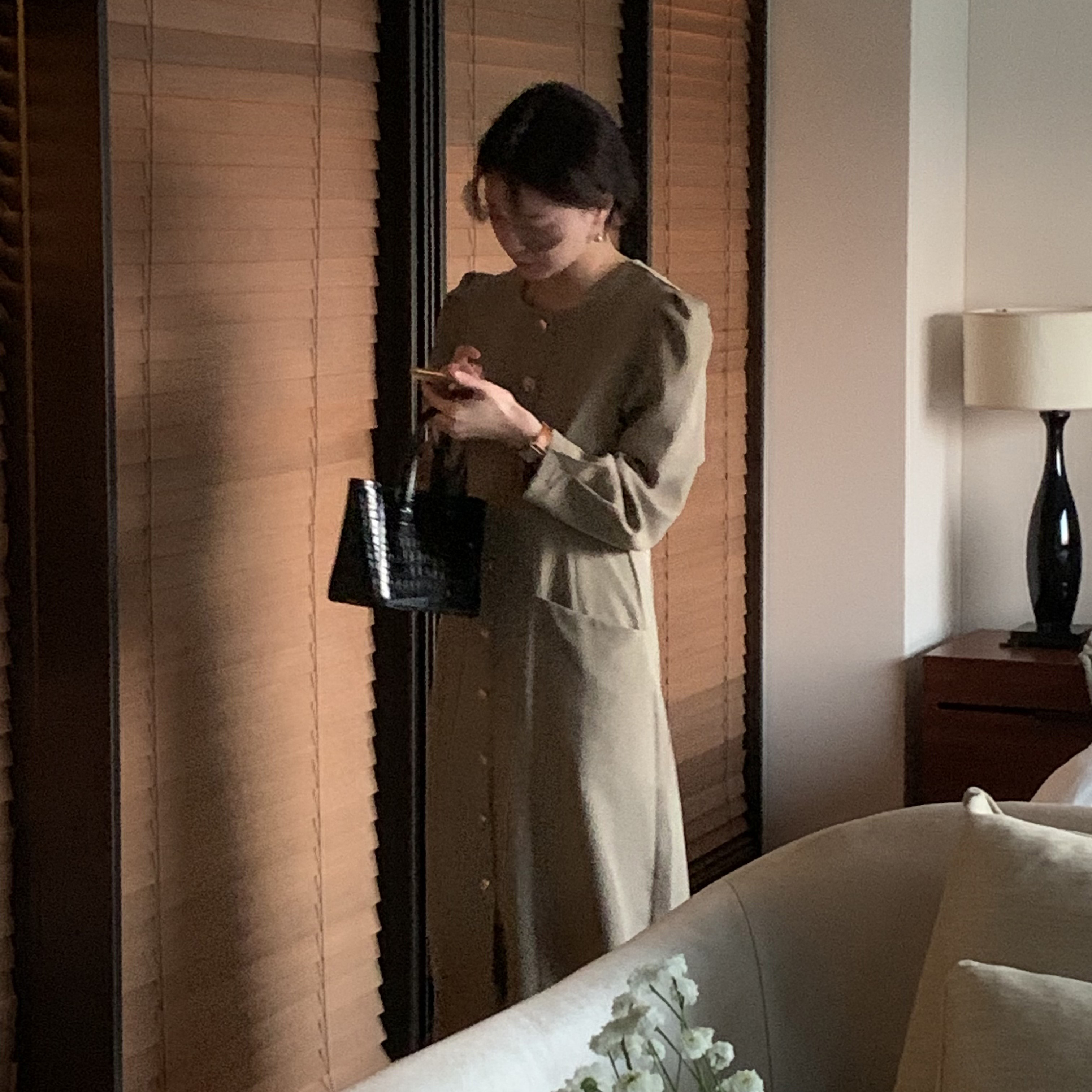 마델리 봄 여성 소매 퍼프 벌룬 골드버튼 여자 H라인 노카라 하객룩 핀턱 롱 버튼 원피스