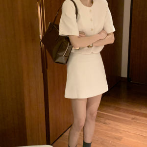 헤이븐 노카라 하트버튼 라운드넥 골드버튼 트위드 하객룩 크롭 반팔 숏 자... 착용 후기 | 사이즈/핏 총정리 - 상품 이미지 1