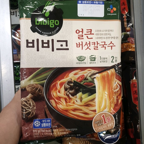 비비고 얼큰 버섯 칼국수 592g : 쿨룩스토어