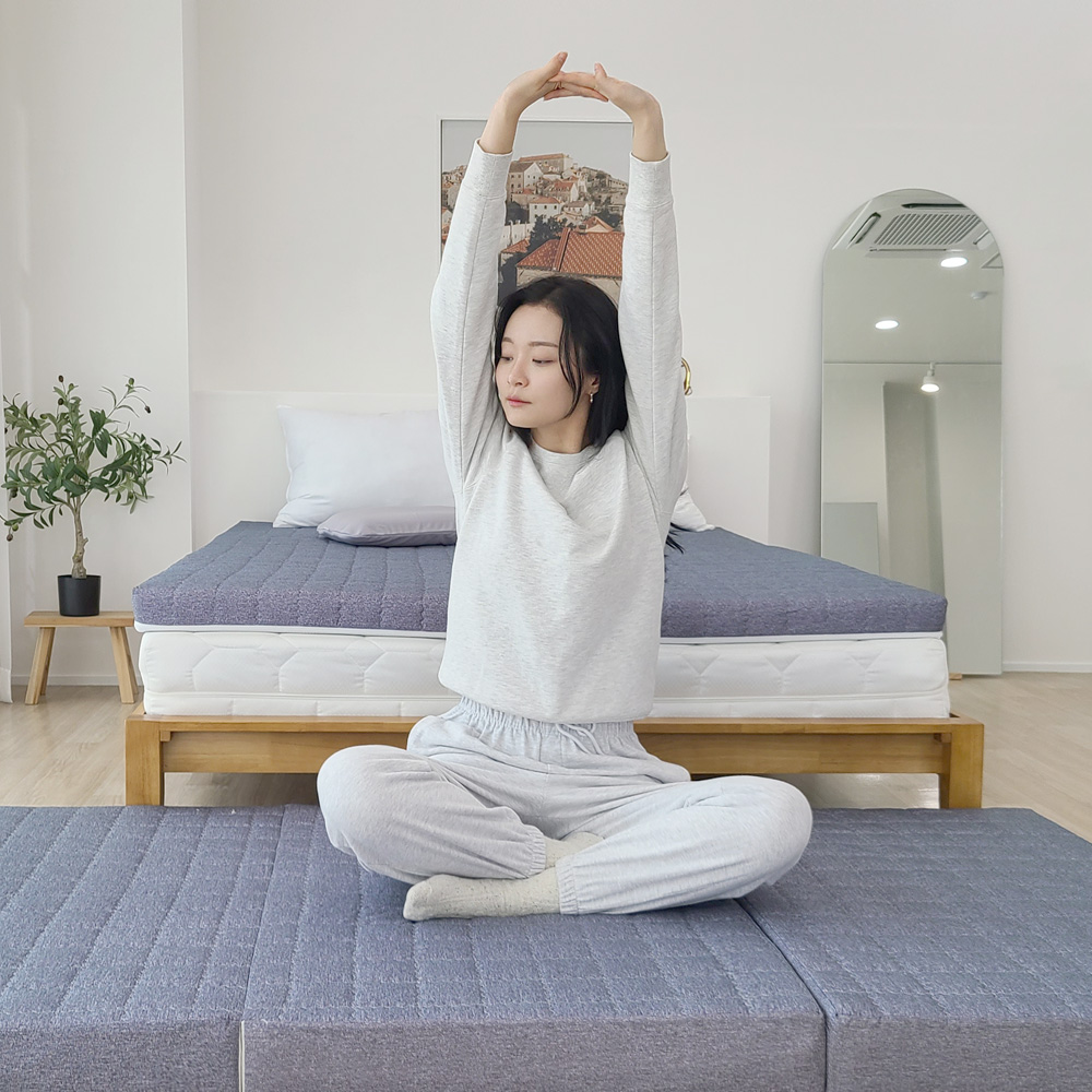 바디연구소 탄탄하고 두꺼운 토퍼 3단 접이식 매트리스 바닥 수면매트 13cm S