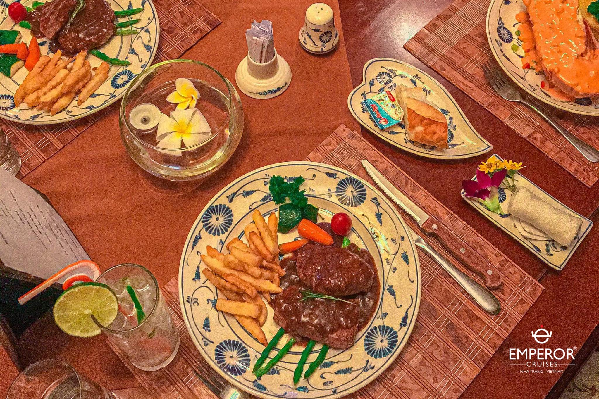 나트랑 크루즈 투어 황제 디너 선셋 투어