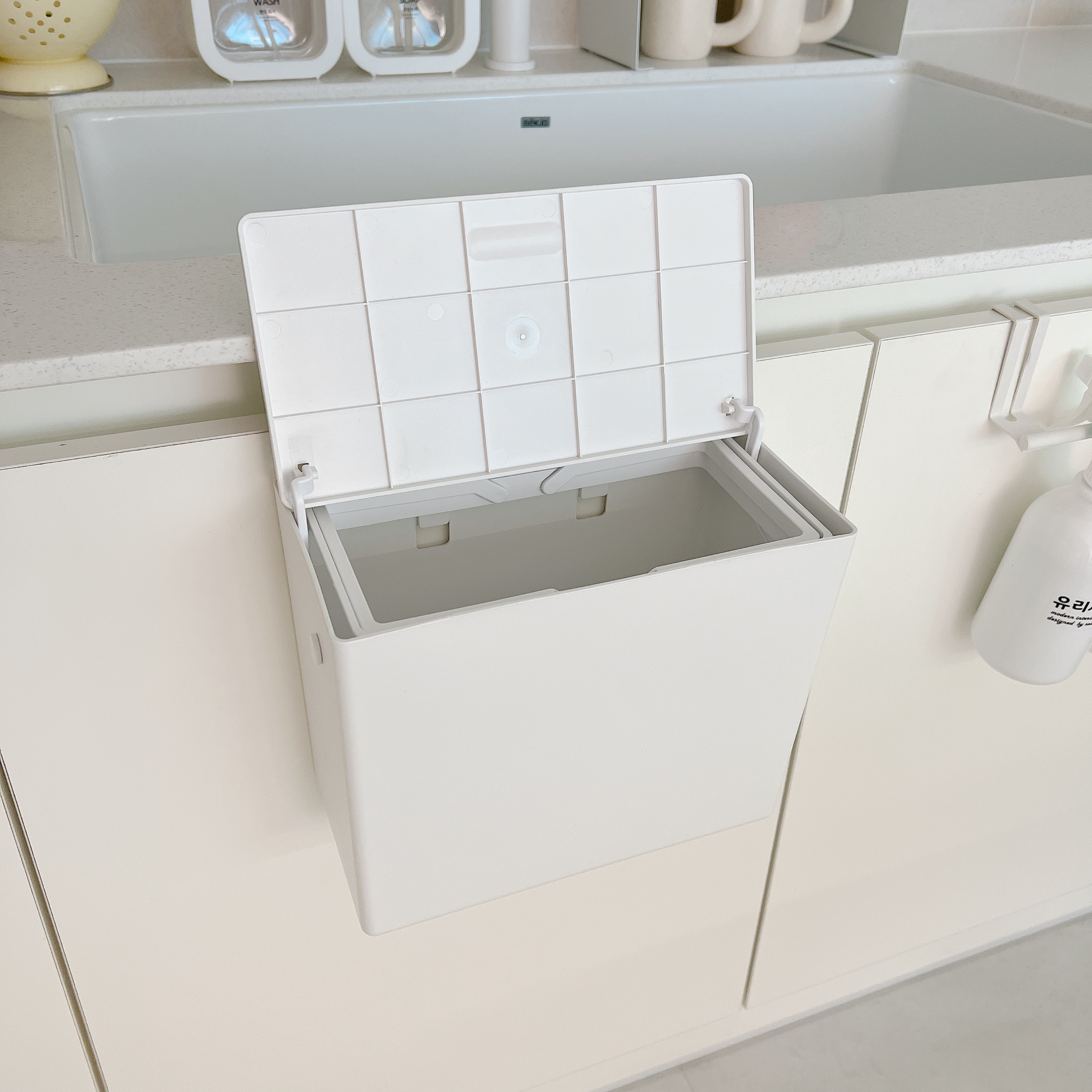 심플 행잉 휴지통 벽걸이 공중부양 쓰레기통 제품 이미지