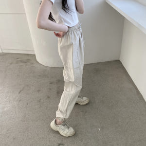 바스락 조거팬츠 카고바지 키작녀바지 아노락 나일론 여성 밴딩 고무줄 와이... 착용 후기 | 사이즈/핏 총정리 - 상품 이미지 3