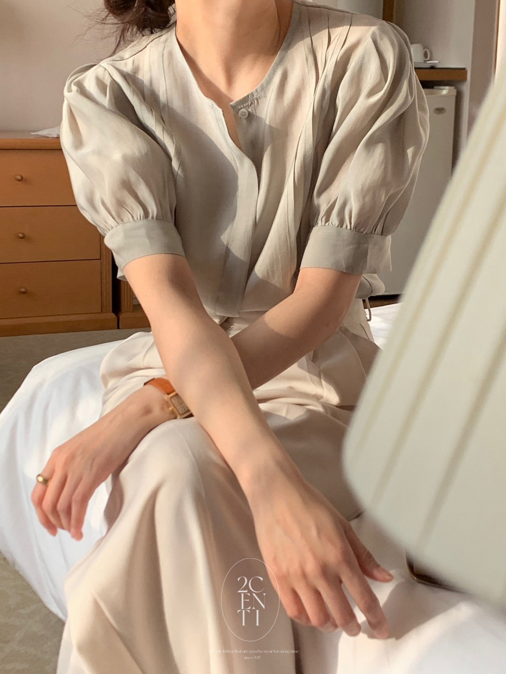 노르디 핀턱 퍼프 반팔 블라우스 (3color) 결혼식 하객룩 실키 실크 단추 - 상세 이미지 2