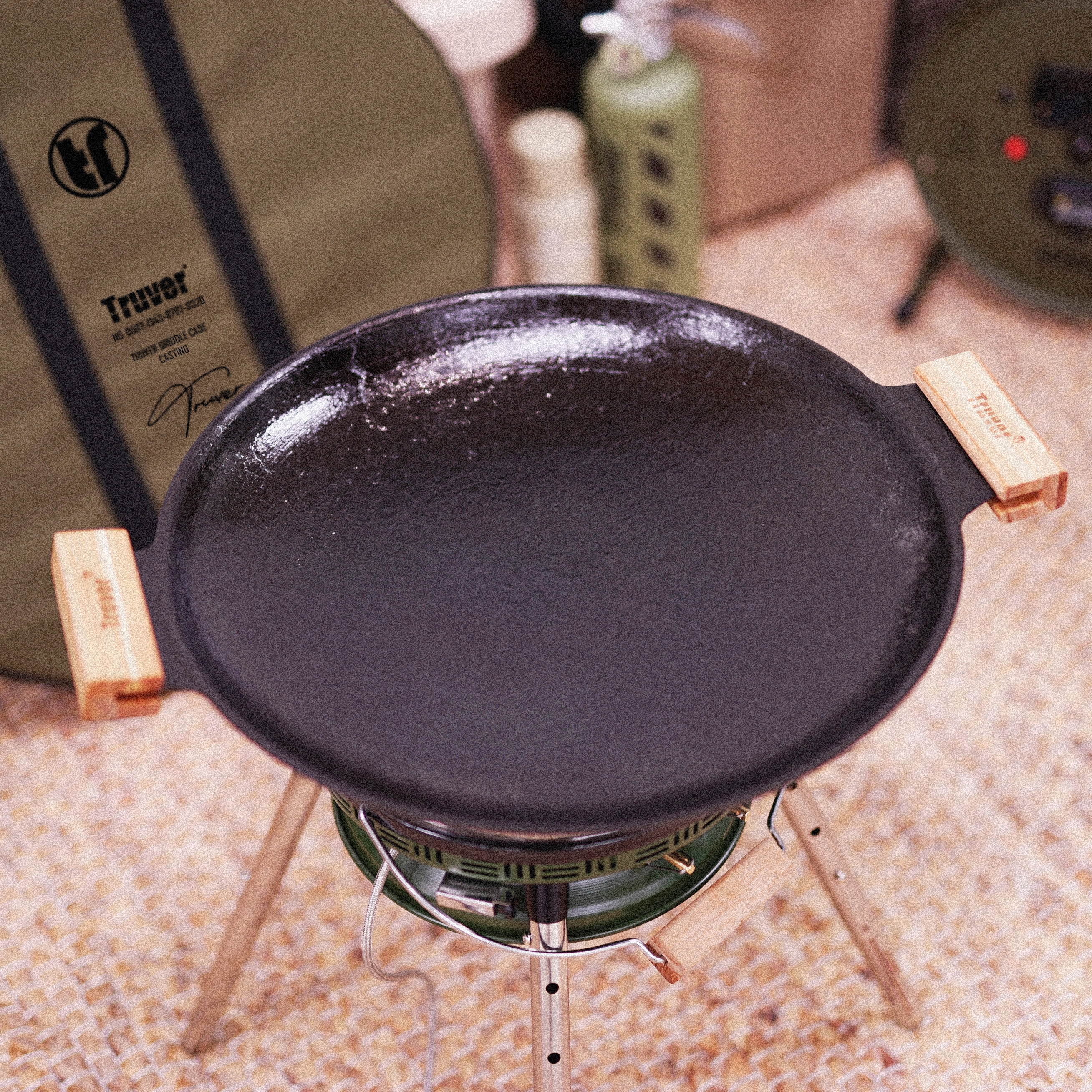 트루버 무쇠그리들 주물 조선 캠핑그리들 그리들팬 솥뚜껑 불판 38cm 나무손잡이