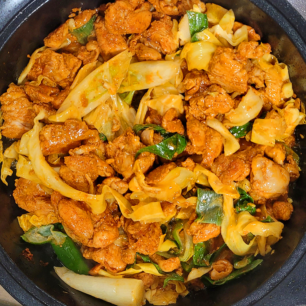 춘천 양념 닭갈비 캠핑 밀키트 매운맛 간장맛 500g 2팩 춘천닭갈비 2인분