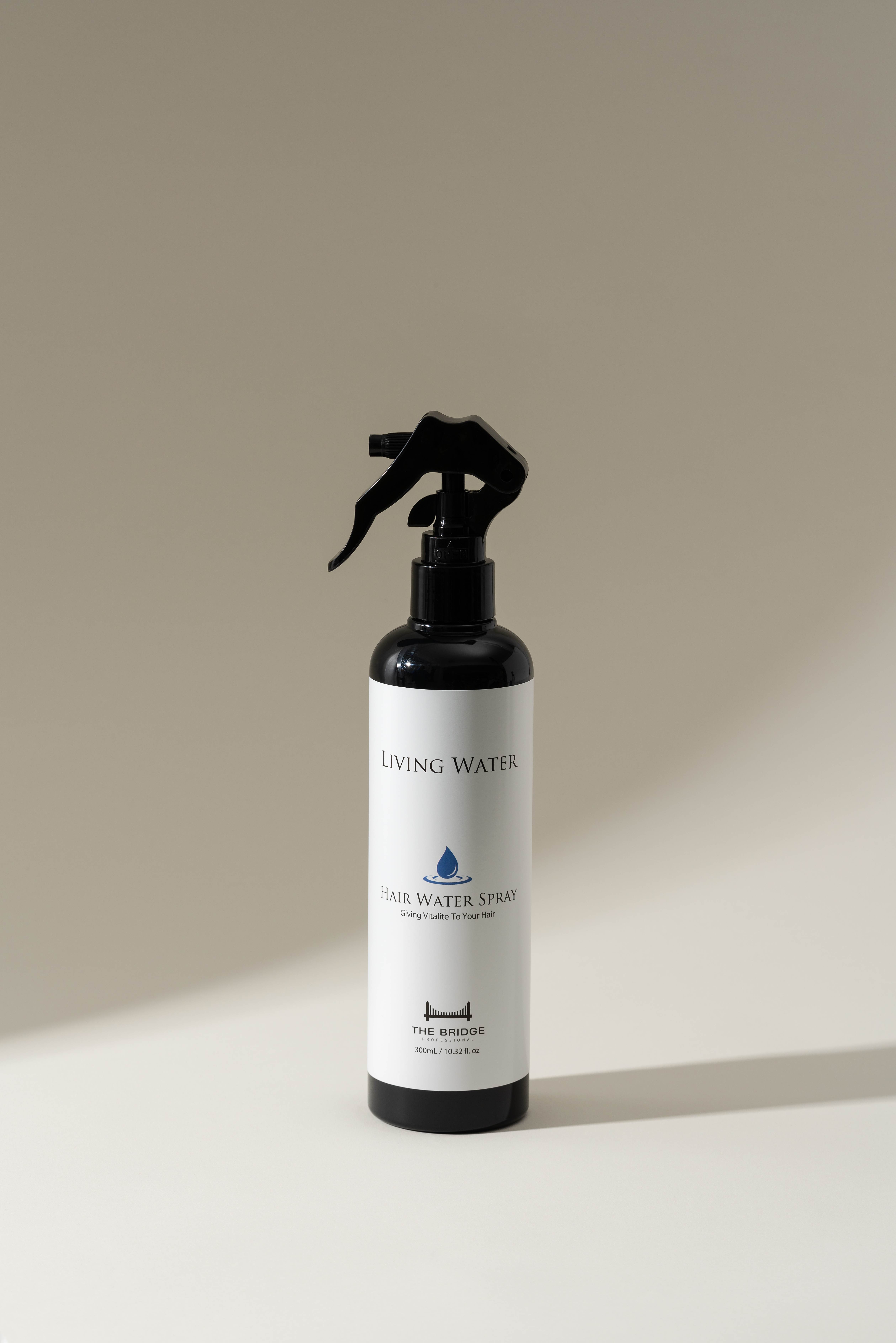 더브릿지 리빙워터 스프레이 300mL 뿌리는 트리트먼트 간편한 관리 - 상품 이미지