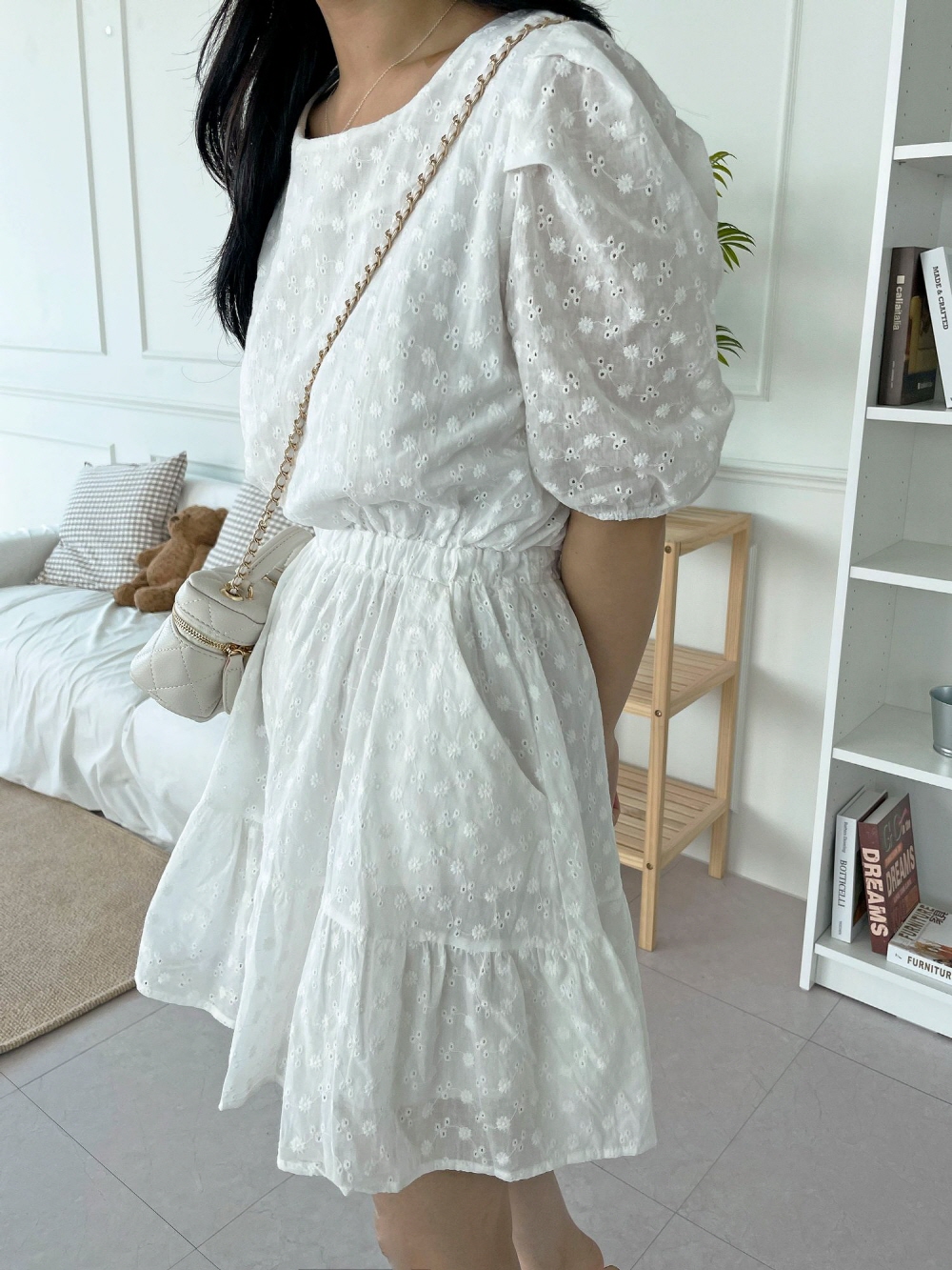 자수 펀칭 허리밴딩 퍼프 반팔 점프수트 이미지 6