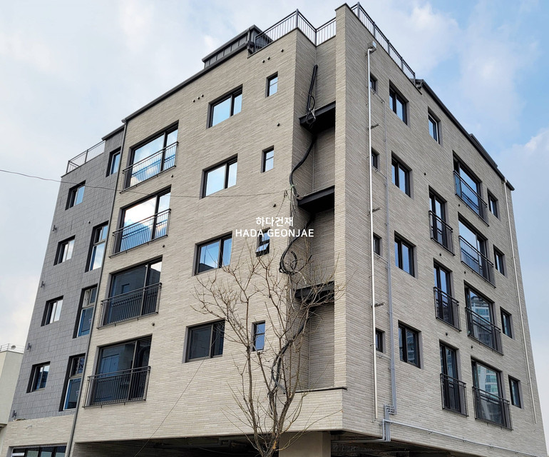 모노타일 롱와이드 500x40x18T 연브라운 / 하다건재 롱브릭타일 시공사례