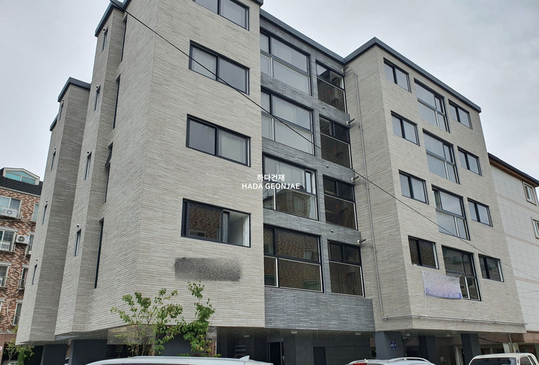 모노타일 롱와이드 500x40x18T 연브라운 / 하다건재 롱브릭타일 시공사례