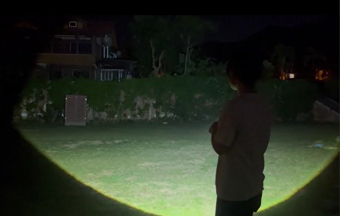 LF01-V2 줌 손전등 C타입 충전식 led후레쉬 휴대용 라이트 캠핑 해루질 랜턴