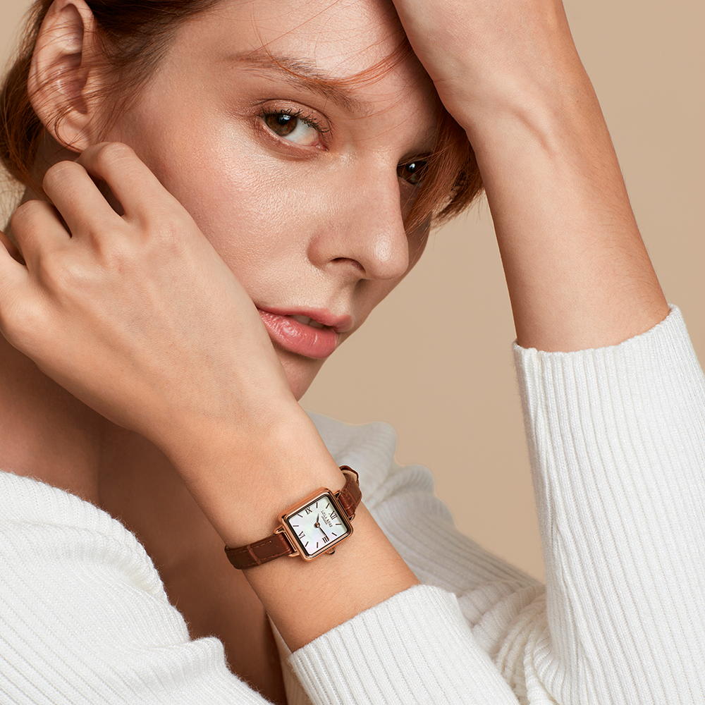 롤라로즈 Cube 마더오브펄 브라운 레더 여자시계 LR2230