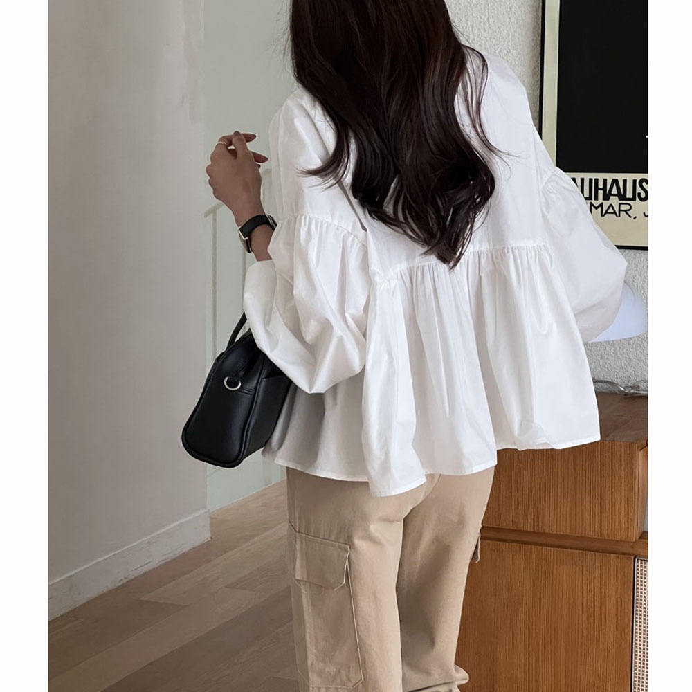 오버무드 여성 봄신상 앞뒤착용 투웨이 펀칭 러블리 셔링 퍼프 단추 블라우스 2color 제품 이미지