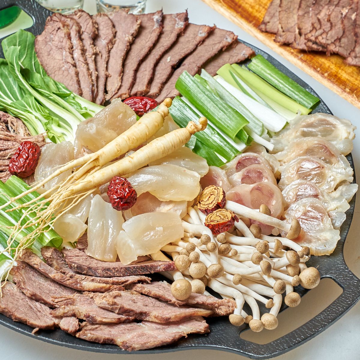 여주 우정옥 아롱사태 소고기수육 도가니 스지수육 1.7kg(4-5인분) 선물 대표 이미지