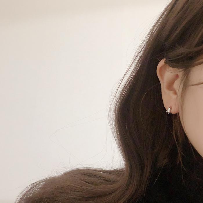심플 미니 동글 볼륨 원터치 링 귀걸이 2컬러 티타늄 - 상세 이미지 5