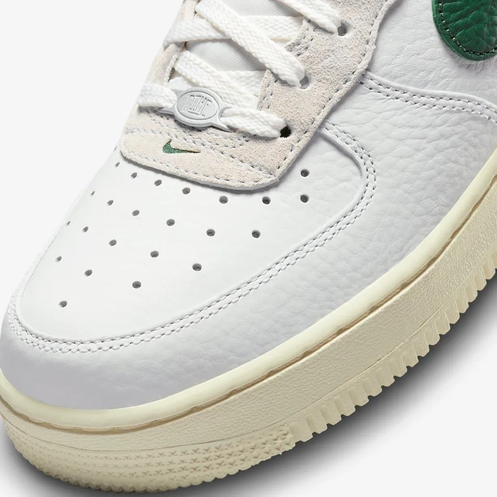 나이키 에어 포스 1 '07 써밋 화이트 앤 고지 그린 DR0148-102