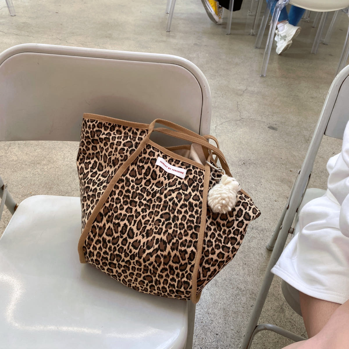 선데이바이선샤인 레오파드 호피가방 보부상 캔버스 에코백 가격 추이 O AT HOME 선데이바이선샤인 레오파드 호피가방 보부상 캔버스 에코백 - 최저가 15,000원