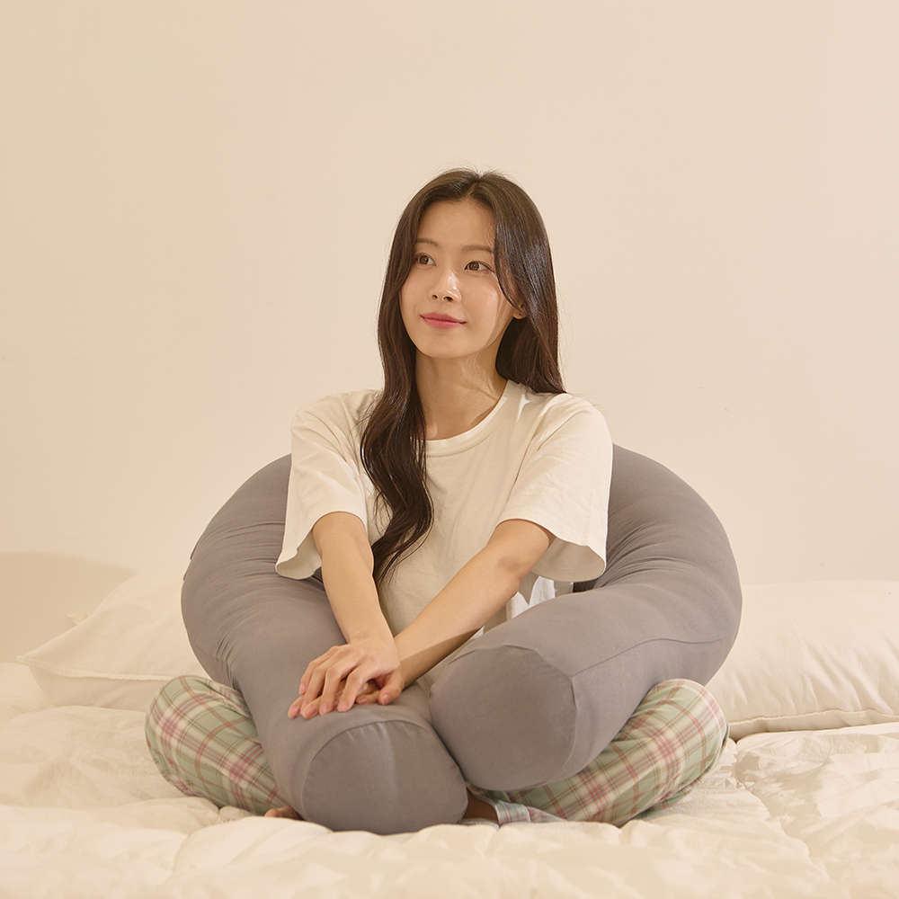 휴담 메모리솜 바디필로우 U자형 안고자는 베개 모찌 롱 쿠션 차콜 - 상세 이미지 4