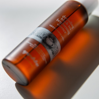 그란디디에 다즐링 블랙티 브라이트닝 홍차에센스 미백 광채 속보습 스킨케어 146ml, 1개 - 상세 이미지 2