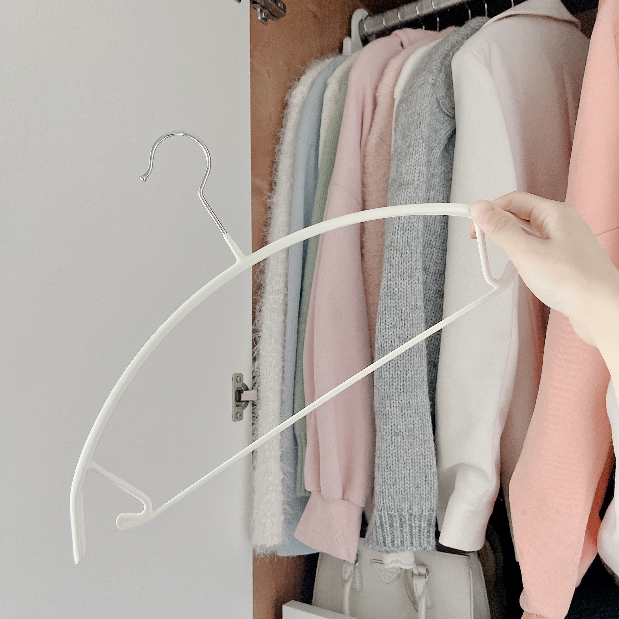 논슬립 어깨뿔방지 라운드 옷걸이 니트 정장