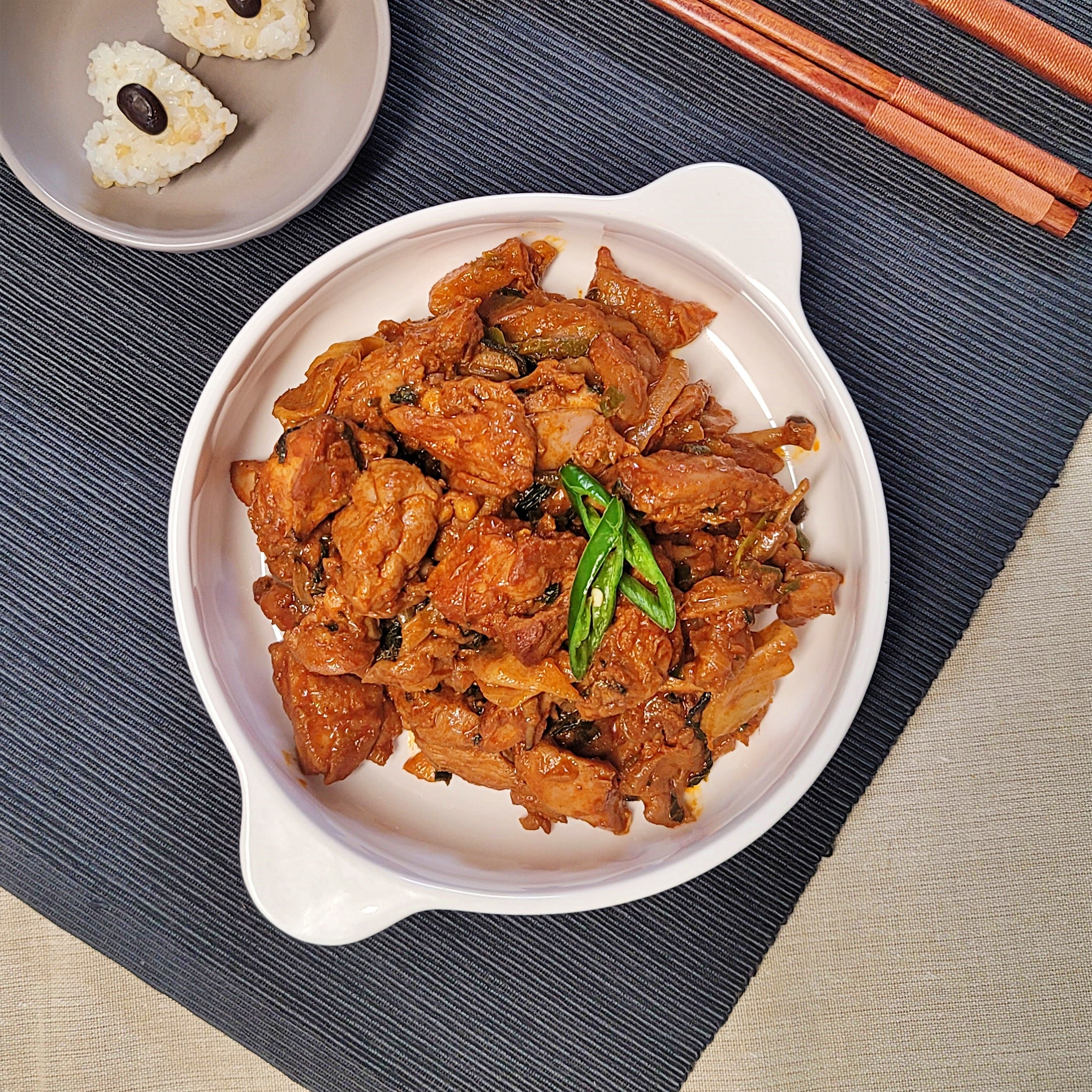춘천 양념 닭갈비 캠핑 밀키트 매운맛 간장맛 500g 2팩 춘천닭갈비 2인분 - 상세 이미지 4