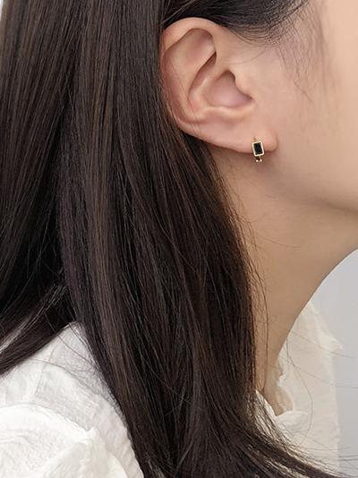 (무배/실버925) all silver 미니 사각 오닉스 원터치 링귀걸이 - 메인 이미지