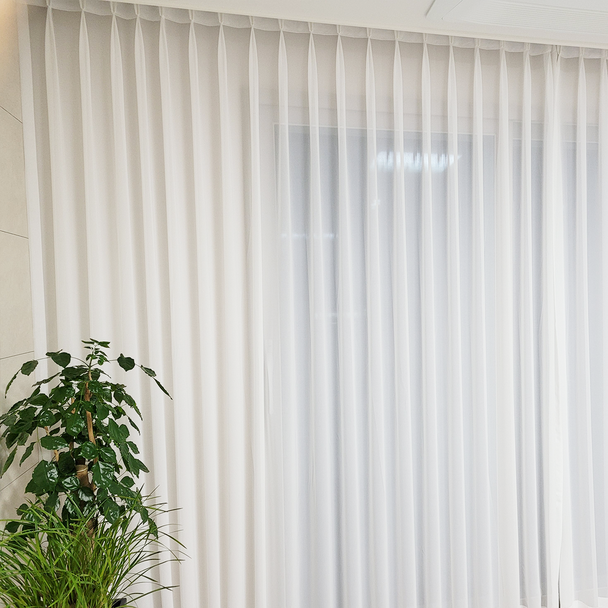 아르일랑 쉬폰 차르르 커튼 거실 안방 커텐 1cm 나비주름 금속핀 발수 부들쉬폰 화이트