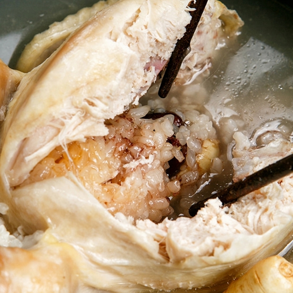 한방백숙밀키트 삼계탕재료 찹쌀인삼닭 1.3kg 2팩 - 상품 이미지
